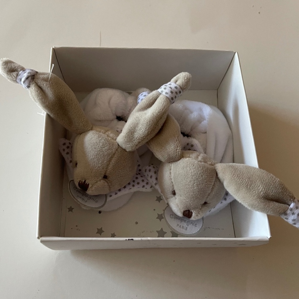 Doudou et Compagnie beige bunny baby booties - Rattle   NEW